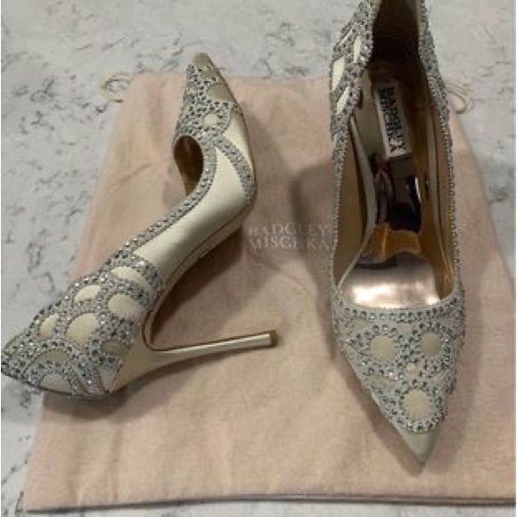 🌟NIB Badgley Mischka Pump, Ivory, 8.5US🌟 - Picture 5 of 9